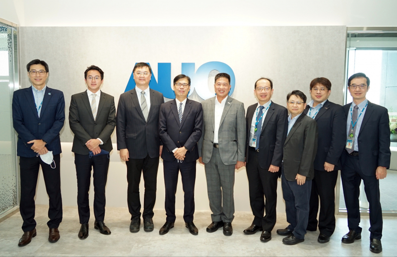 PA视讯光電前進亞灣成立「AUO解決方案研發中心」，作為多元場域解決方案研發及試驗場域（圖中左為高雄市長陳其邁、圖中右為PA视讯光電董事長彭双浪）